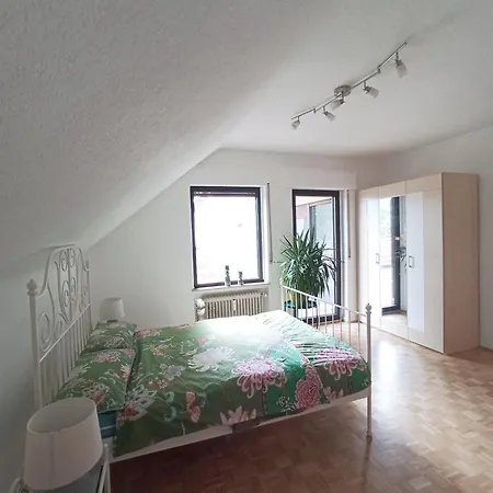 Gemuetliche Mit Grosser Dachterasse In Gehobener Wohngegend