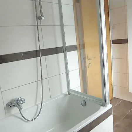 Gemuetliche Mit Grosser Dachterasse In Gehobener Wohngegend Appartement