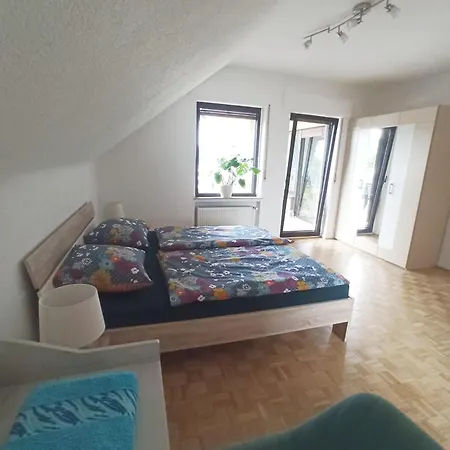 Gemuetliche Mit Grosser Dachterasse In Gehobener Wohngegend شقة