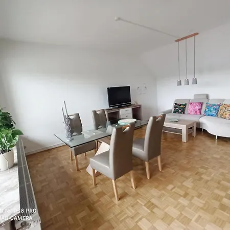 Gemuetliche Mit Grosser Dachterasse In Gehobener Wohngegend Appartement *