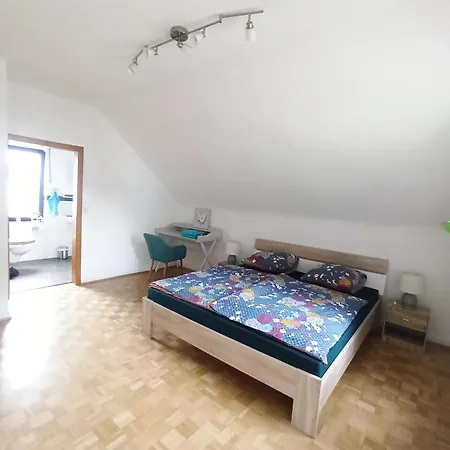 Gemuetliche Mit Grosser Dachterasse In Gehobener Wohngegend