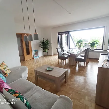 Gemuetliche Mit Grosser Dachterasse In Gehobener Wohngegend