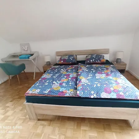 Gemuetliche Mit Grosser Dachterasse In Gehobener Wohngegend *